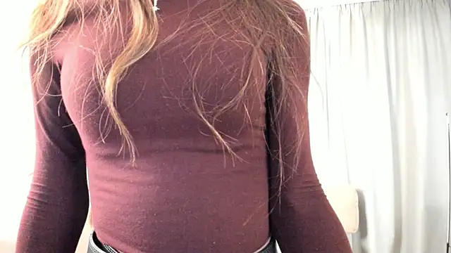 Snapshot of TreasaCrebs chatting on February 5, 6:37 pm TreasaCrebs online show from February 5, 6:37 pm