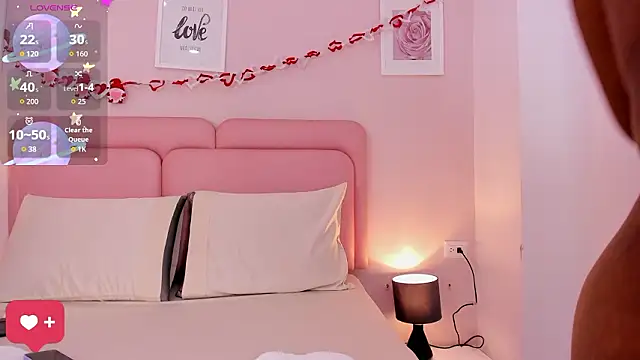 Snapshot of sexy_curlylady chatting on February 23, 12:34 am sexy curlylady online show from February 23, 12:34 am