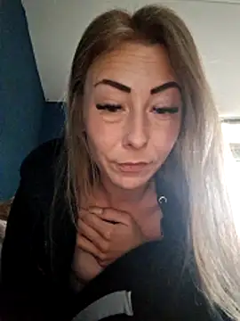 dewimp1 online show from April 18, 7:33 am