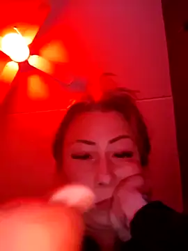 Snapshot of dewimp1 chatting on February 13, 10:10 pm dewimp1 online show from February 13, 10:10 pm