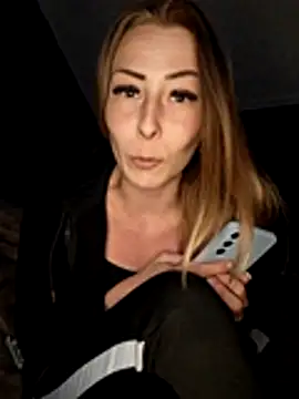 dewimp1 online show from March 26, 8:40 pm