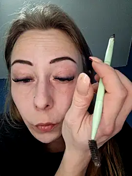 Snapshot of dewimp1 chatting on February 2, 11:42 am dewimp1 online show from February 2, 11:42 am