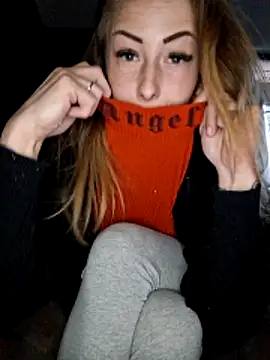 dewimp1 online show from April 8, 6:09 pm