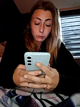 dewimp1 online show from April 9, 5:41 pm