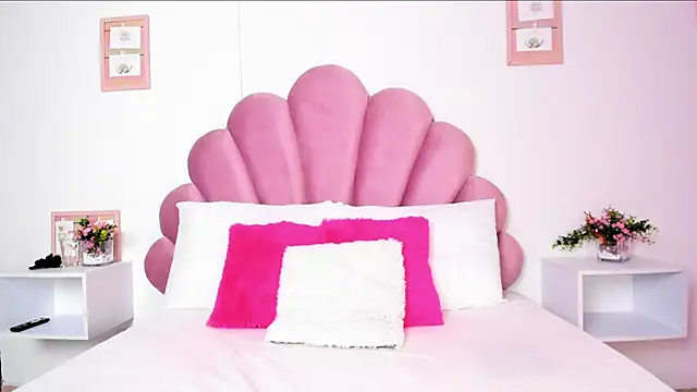 Snapshot of Ms_zozi_ chatting on February 10, 1:54 pm Ms zozi online show from February 10, 1:54 pm