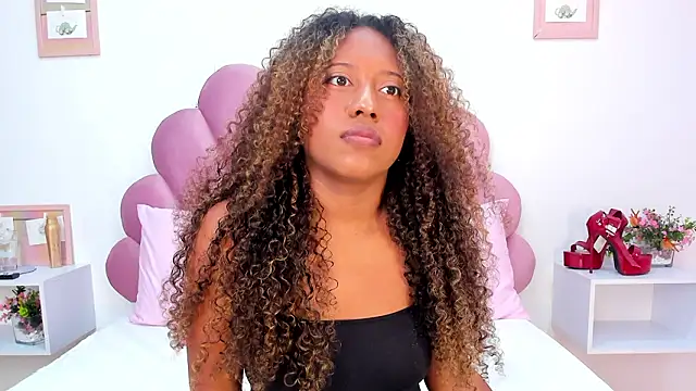 Snapshot of Ms_zozi_ chatting on February 2, 1:32 pm Ms zozi online show from February 2, 1:32 pm