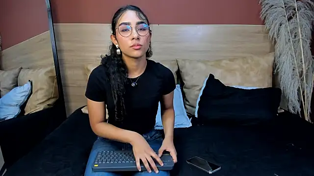 scarlett25   online show from March 20, 7:59 pm