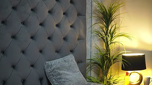 Snapshot of CallieDoll chatting on February 14, 10:21 pm CallieDoll online show from February 14, 10:21 pm