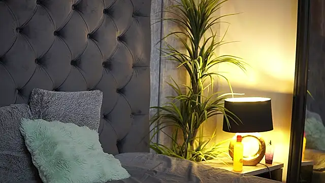 Snapshot of CallieDoll chatting on February 19, 9:01 pm CallieDoll online show from February 19, 9:01 pm