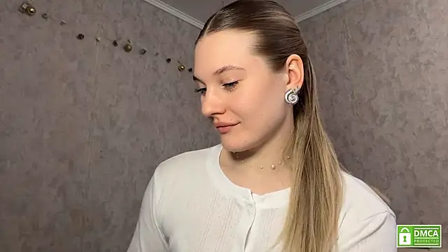 Snapshot of Jolievic chatting on February 9, 10:13 am Jolievic online show from February 9, 10:13 am