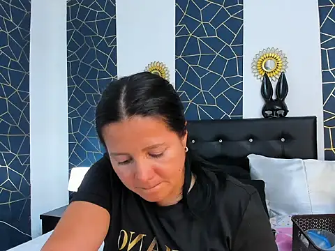 Snapshot of KikyNaughty chatting on February 17, 8:39 pm KikyNaughty online show from February 17, 8:39 pm