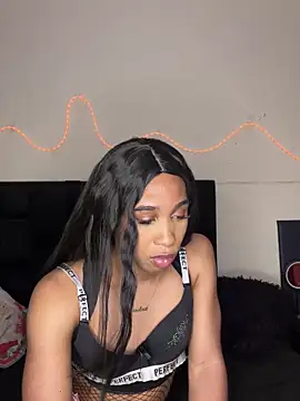 Snapshot of YourDreamReal chatting on March 3, 11:01 pm YourDreamReal online show from March 3, 11:01 pm