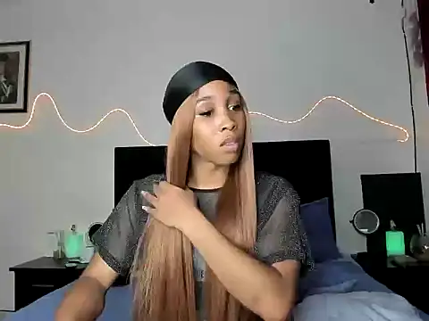 Snapshot of YourDreamReal chatting on February 6, 1:12 am YourDreamReal online show from February 6, 1:12 am