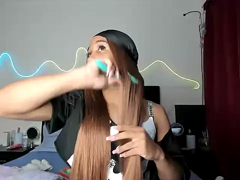 Snapshot of YourDreamReal chatting on February 11, 3:28 am YourDreamReal online show from February 11, 3:28 am