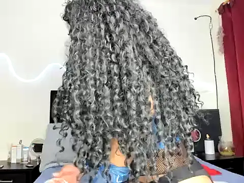 Snapshot of YourDreamReal chatting on February 16, 11:35 pm YourDreamReal online show from February 16, 11:35 pm