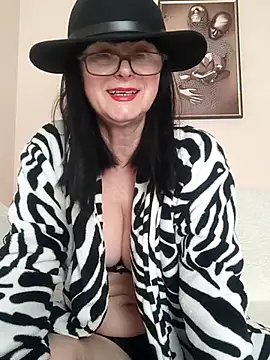 AliceSwan57 online show from April 26, 12:35 pm