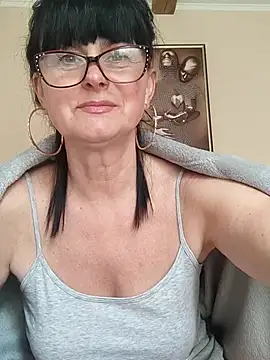 Snapshot of AliceSwan57 chatting on June 4, 9:36 am AliceSwan57 online show from June 4, 9:36 am