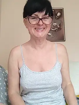 Snapshot of AliceSwan57 chatting on June 3, 6:25 am AliceSwan57 online show from June 3, 6:25 am
