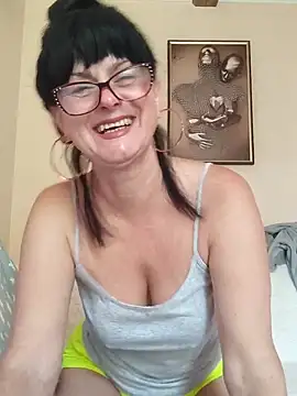 Snapshot of AliceSwan57 chatting on June 16, 6:57 am AliceSwan57 online show from June 16, 6:57 am