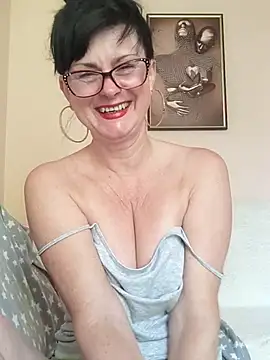 Snapshot of AliceSwan57 chatting on June 10, 6:58 am AliceSwan57 online show from June 10, 6:58 am