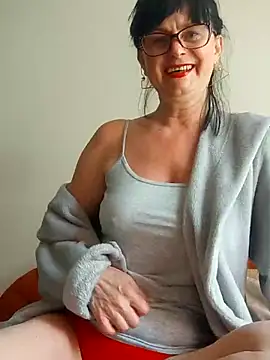 Snapshot of AliceSwan57 chatting on May 25, 9:30 am AliceSwan57 online show from May 25, 9:30 am