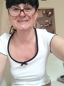 Snapshot of AliceSwan57 chatting on May 27, 6:43 am AliceSwan57 online show from May 27, 6:43 am