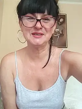 Snapshot of AliceSwan57 chatting on June 19, 7:14 am AliceSwan57 online show from June 19, 7:14 am