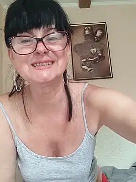 Snapshot of AliceSwan57 chatting on June 2, 6:46 am AliceSwan57 online show from June 2, 6:46 am