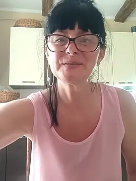 Snapshot of AliceSwan57 chatting on June 26, 9:59 am AliceSwan57 online show from June 26, 9:59 am