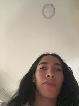 JuliaaVega online show from April 14, 12:54 pm