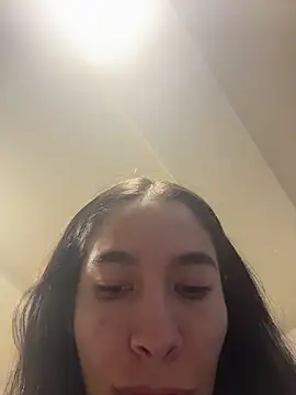 JuliaaVega online show from May 12, 12:00 pm