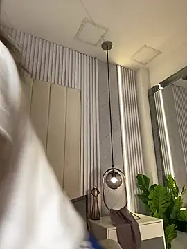JuliaColemann online show from May 21, 11:51 am