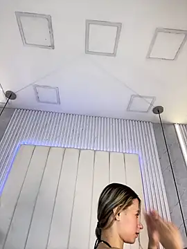 JuliaColemann online show from February 25, 12:05 pm