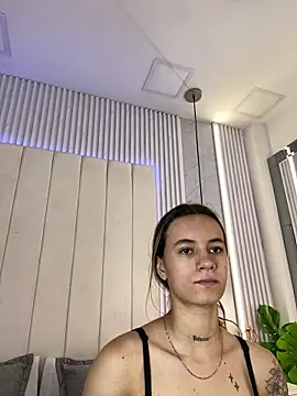 JuliaColemann online show from April 16, 11:55 am