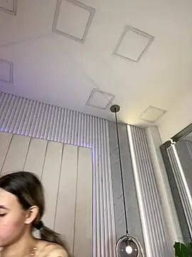 JuliaColemann online show from March 24, 12:05 pm