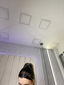 JuliaColemann online show from March 25, 11:20 am