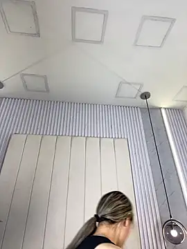 JuliaColemann online show from March 1, 12:05 pm