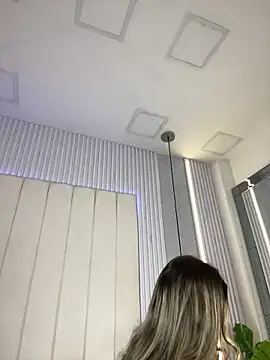 JuliaColemann online show from April 18, 11:56 am