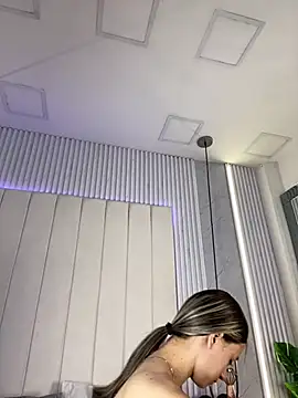 JuliaColemann online show from April 12, 11:46 am