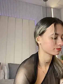 JuliaColemann online show from March 31, 12:07 pm