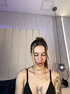 JuliaColemann online show from February 5, 12:23 pm