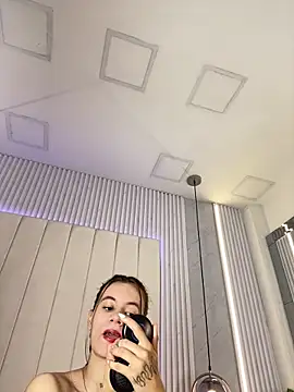 JuliaColemann online show from March 12, 12:20 pm