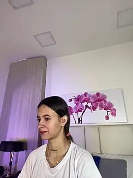 JuliaColemann online show from June 2, 12:05 pm