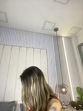 JuliaColemann online show from April 23, 12:00 pm