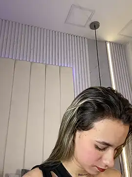 JuliaColemann online show from April 2, 12:01 pm