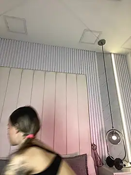 JuliaColemann online show from May 12, 12:00 pm