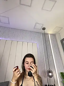 JuliaColemann online show from April 4, 12:01 pm