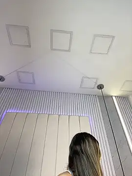 JuliaColemann online show from February 26, 12:05 pm