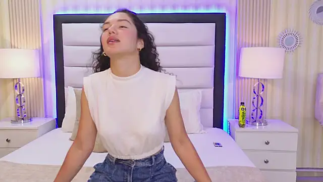 Snapshot of RoxanaAngel chatting on March 2, 2:24 pm RoxanaAngel online show from March 2, 2:24 pm