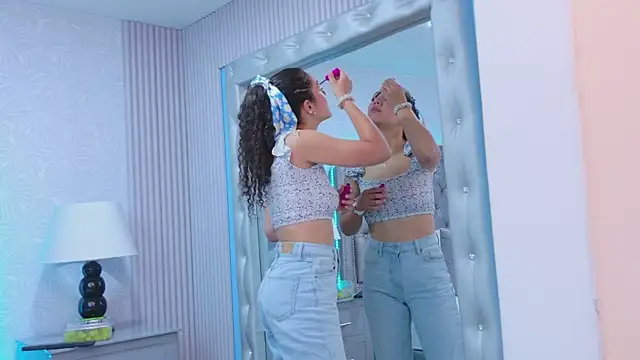 Snapshot of RoxanaAngel chatting on March 4, 12:46 pm RoxanaAngel online show from March 4, 12:46 pm